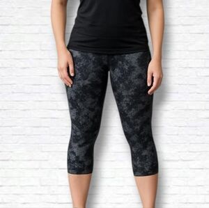 Sweaty Betty Greyscale Pattern "The Power" Crop Leggings Size S